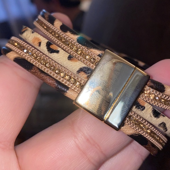 Cheeta Print Braclet - Picture 2 of 3